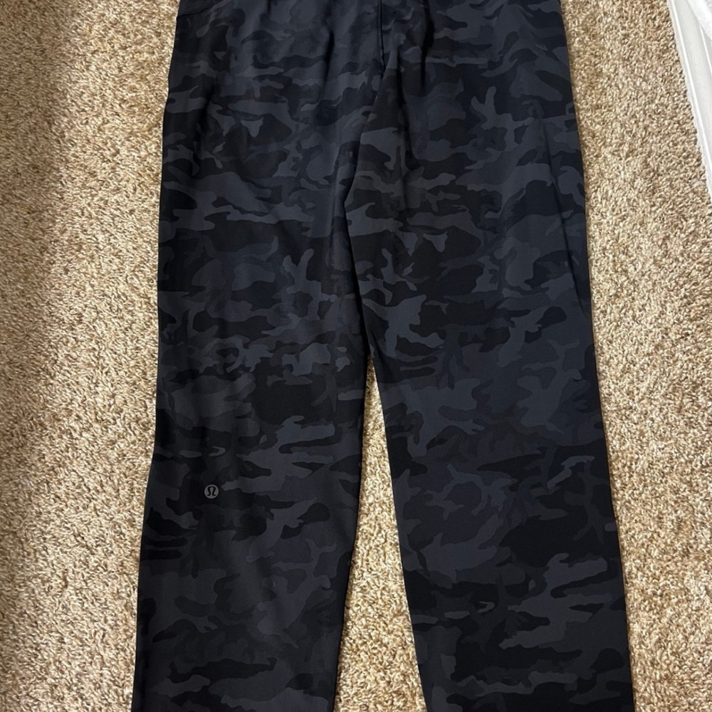 Lululemon On the Fly 7/8 Pant Incognito Camo Multi Grey - Picture 3 of 3